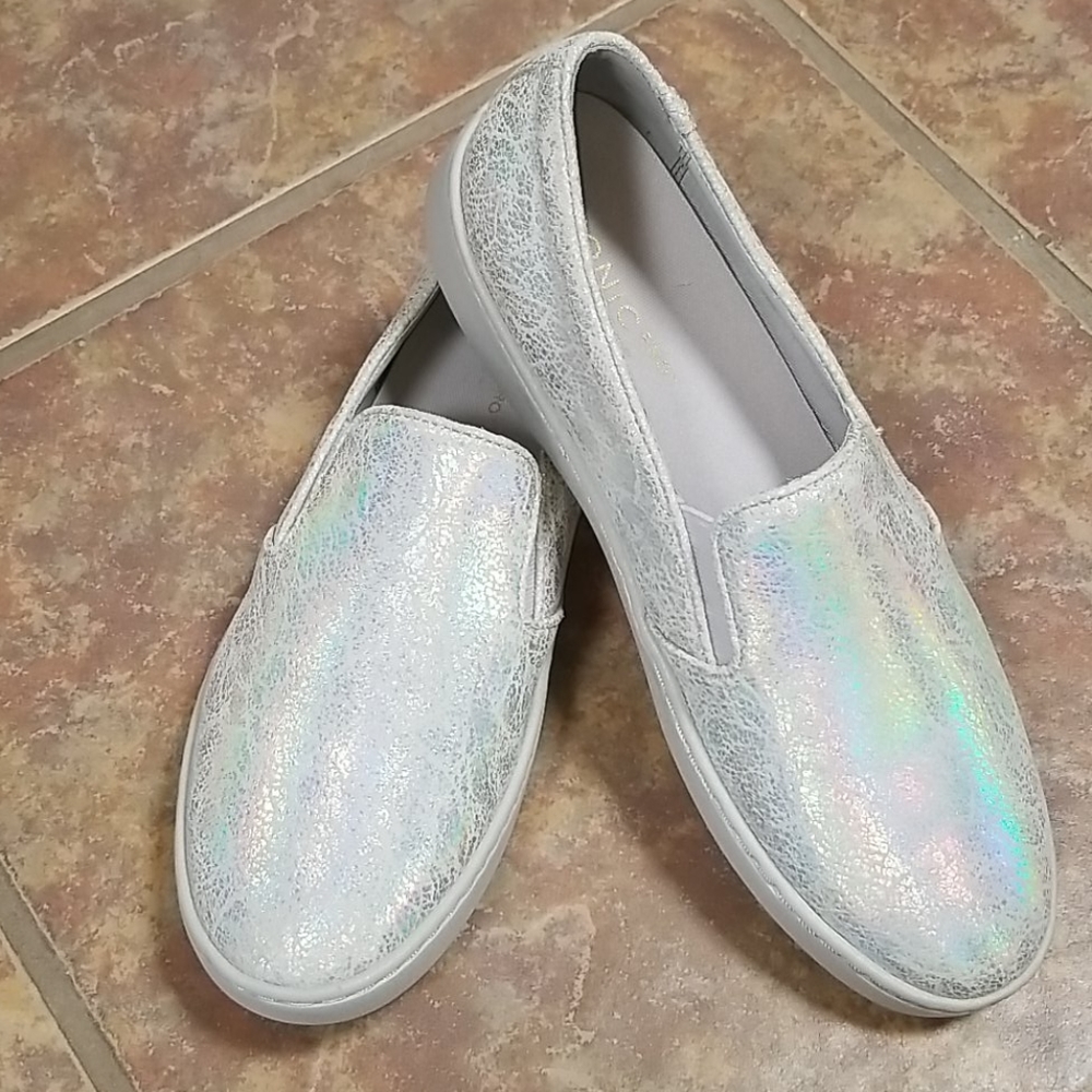 VIONIC Shoes. NWOT.